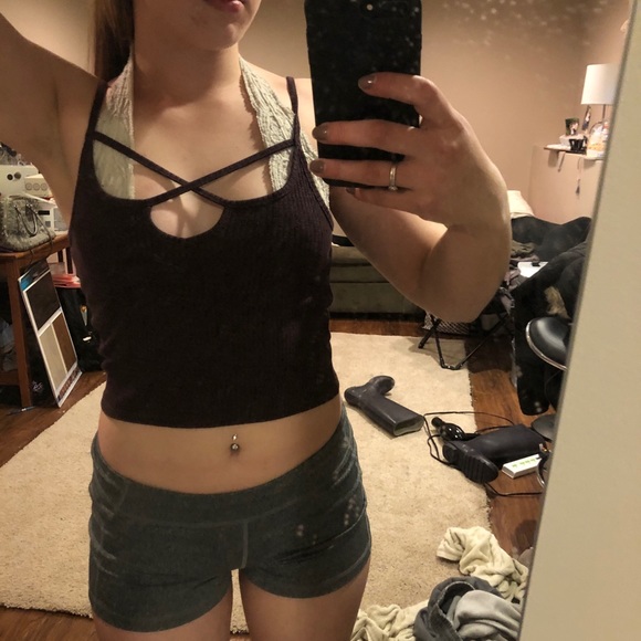 strappy crop top - Picture 4 of 5